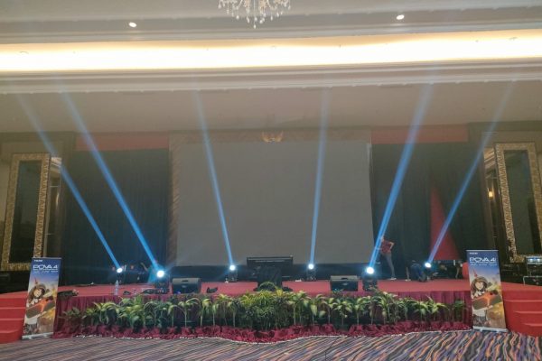Kombinasi Panggung LED Videotron Dan Lighting Spot Light